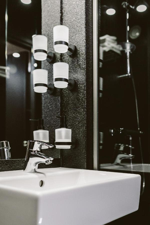Hektor Container Hotel Таллин Экстерьер фото